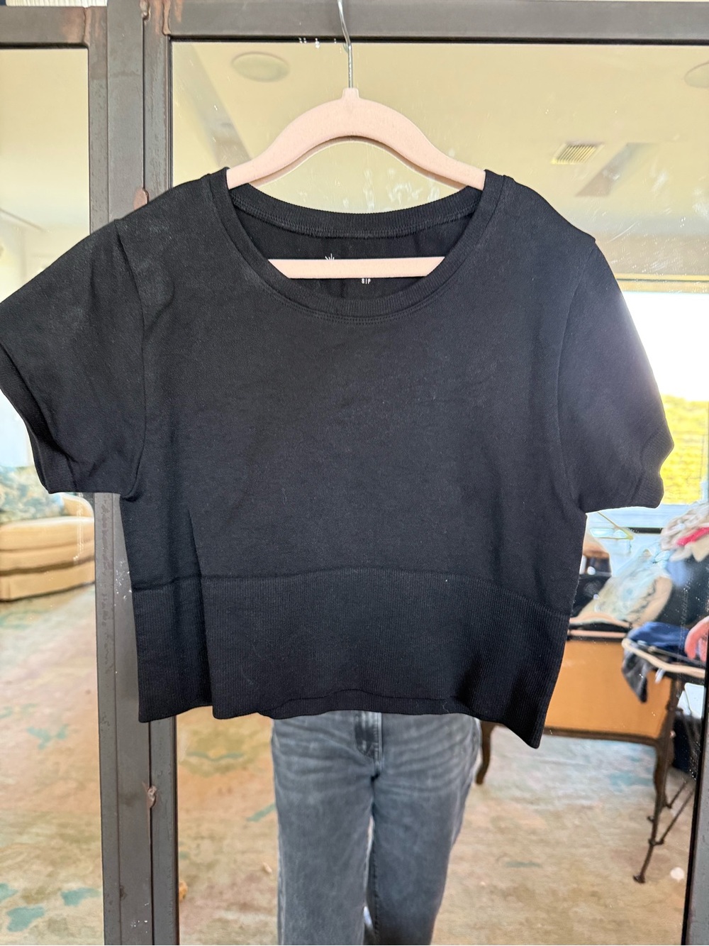 Black Short-Sleeve Cropped Tee